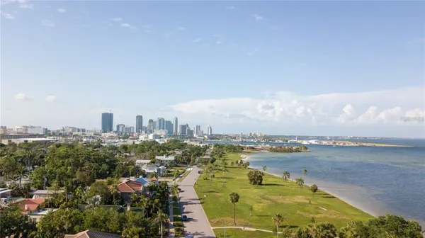 2041 BEACH DR SE, St Petersburg, FL 33705