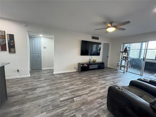 11485 OAKHURST RD #-211, Largo, FL 33774
