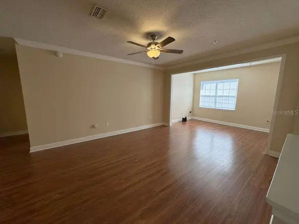 225 SOUTHERN PECAN CIR #208, Winter Garden, FL 34787