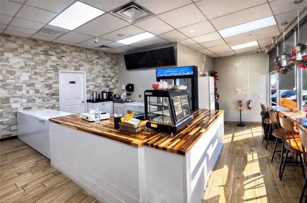 517 N SEMORAN BLVD, Orlando, FL 32807