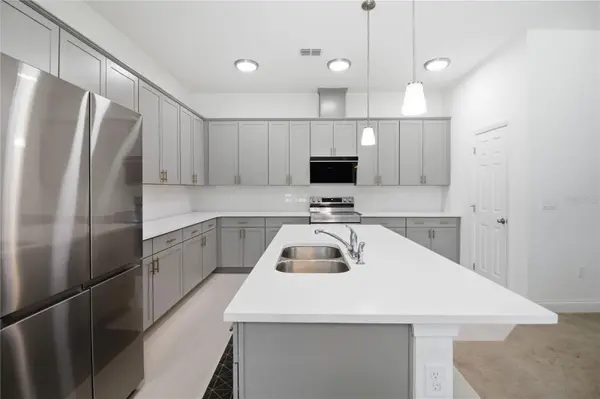 827 DENNIS AVE, Orlando, FL 32807