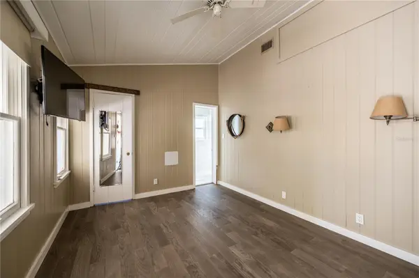 115 124TH AVE W, Treasure Island, FL 33706