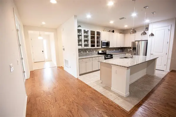 215 AVENHAM DR, Deland, FL 32724