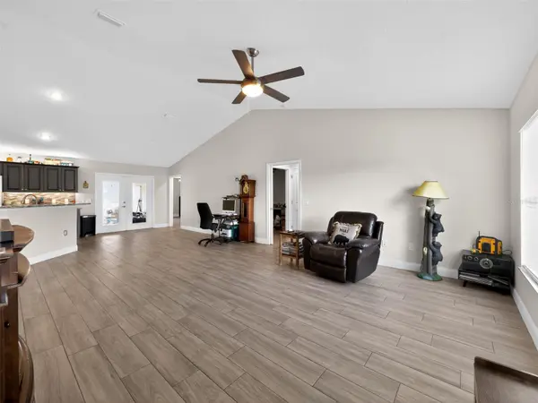 854 FISHER RD, Ocklawaha, FL 32179