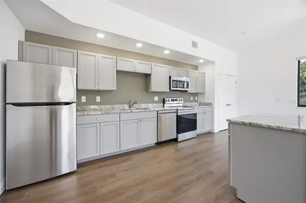 100 N DEWEY ST #401, Eustis, FL 32726