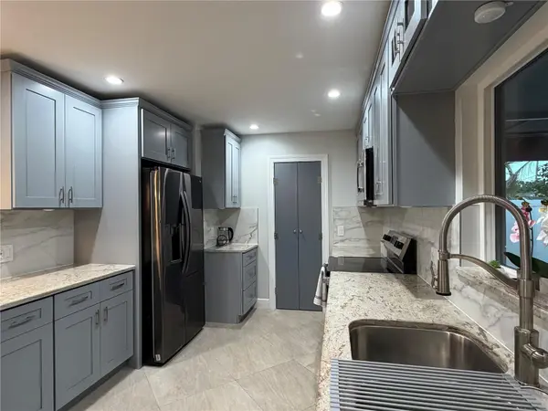 3435 OVERLOOK DR NE, St Petersburg, FL 33703