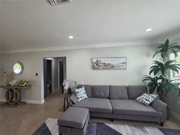 3435 OVERLOOK DR NE, St Petersburg, FL 33703