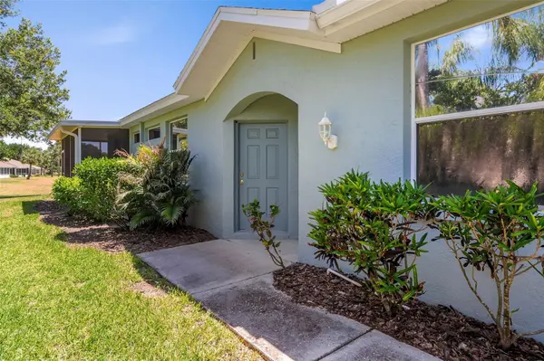 1204 HUNTINGTON GREENS DR #1204, Sun City Center, FL 33573