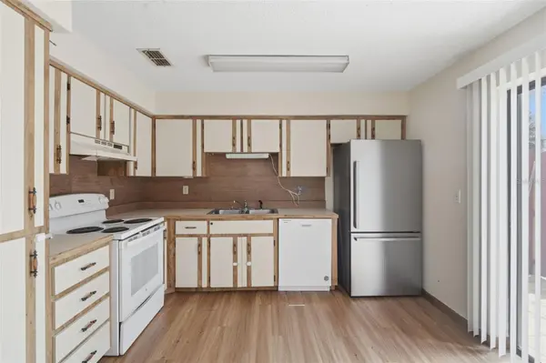 910 BIG TREE RD #202, South Daytona, FL 32119