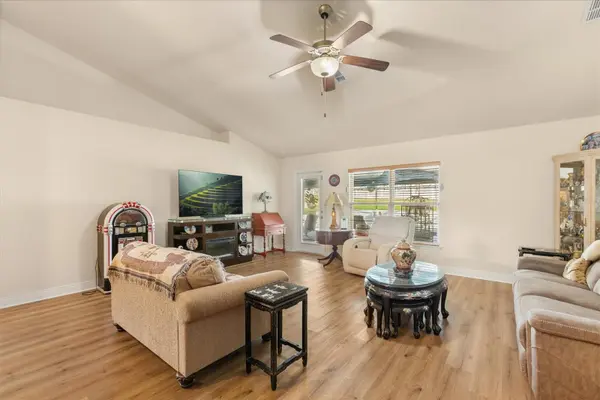 906 EDITH DR, Fruitland Park, FL 34731