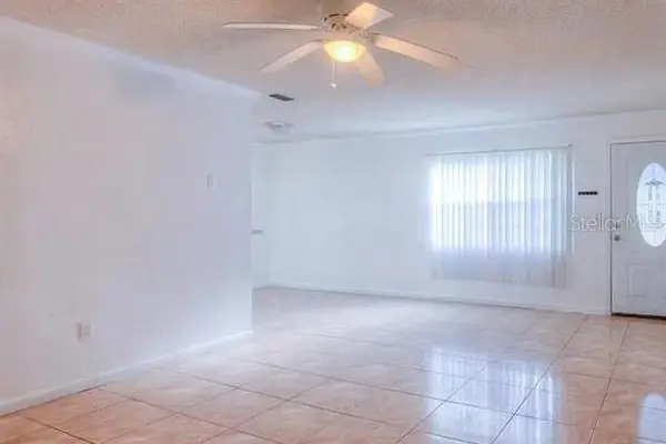 1 S AURORA DR, Apopka, FL 32703