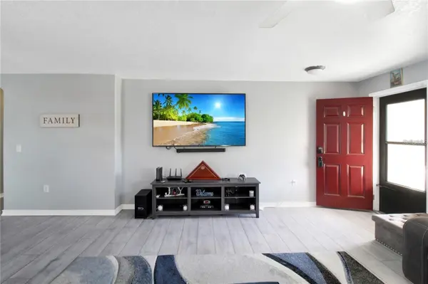 15427 WINTER BREEZE LN, Wimauma, FL 33598