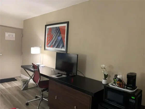 7150 N TAMIAMI TRL #S-604, Sarasota, FL 34243