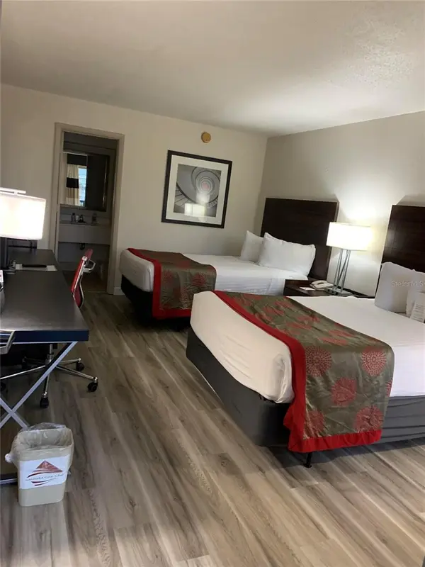 7150 N TAMIAMI TRL #S-604, Sarasota, FL 34243