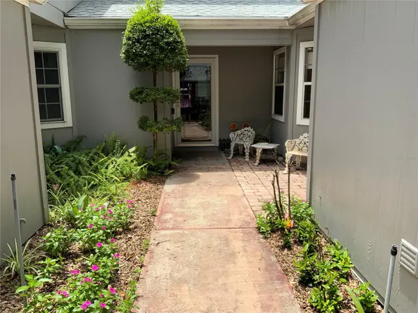 618 MAPLE OAK CIR #112, Altamonte Springs, FL 32701