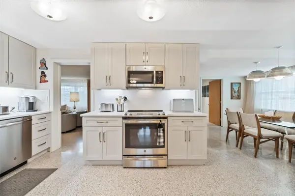 809 E 15TH AVE, New Smyrna Beach, FL 32169
