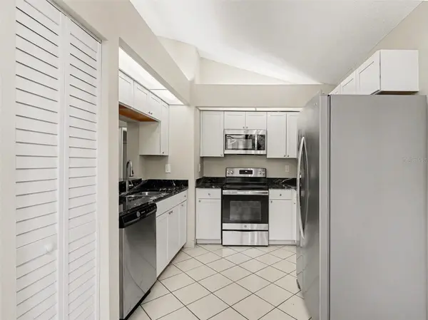8211 COUNTRY OAKS CT, Sarasota, FL 34243