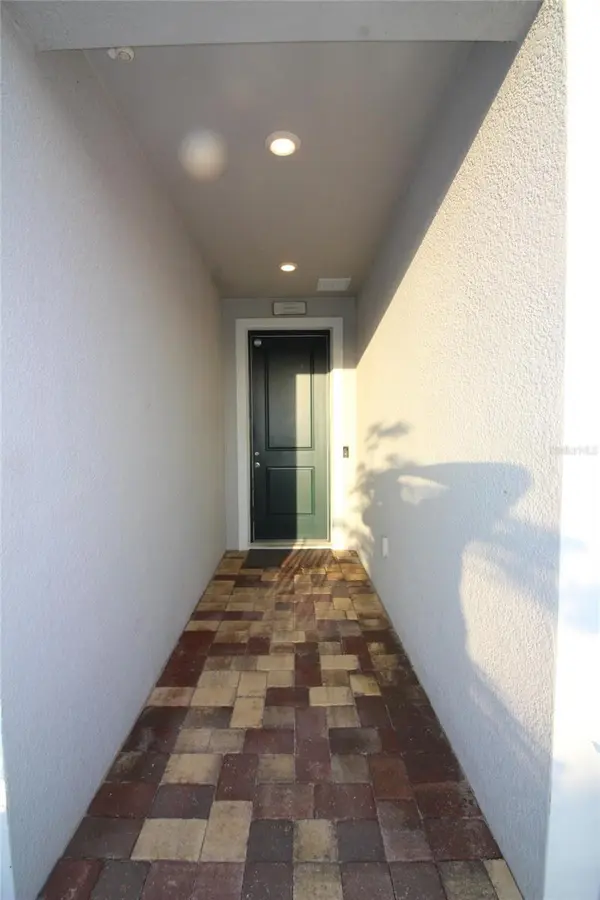 9449 SANDERS PARK PL, Seffner, FL 33584