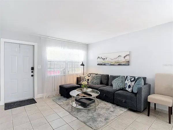 220 SE JEFFERSON CIR N, St Petersburg, FL 33703