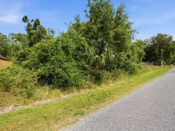 2155 5TH AVE, Deland, FL 32724