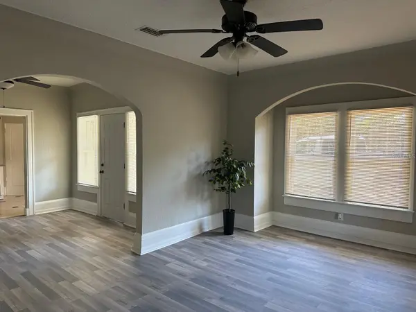 221 N JULIA AVE, Deland, FL 32720