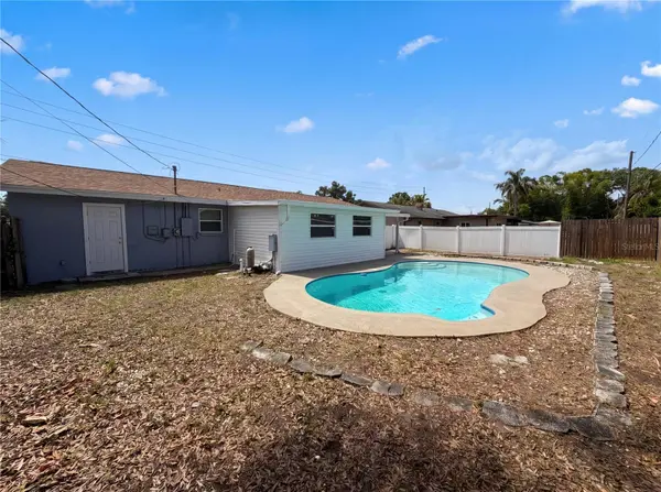 15525 BEDFORD CIR E, Clearwater, FL 33764