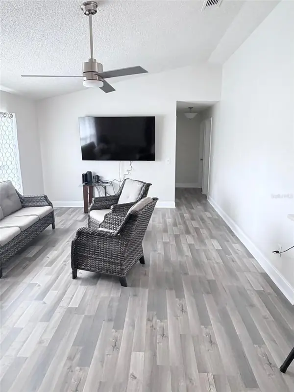 3237 LONDON AVE, Deltona, FL 32738