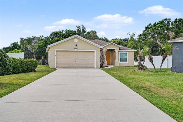 8187 WOODVINE CIR, Lakeland, FL 33810