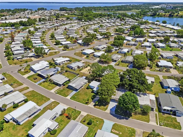 1223 NASSAU CIR, Tavares, FL 32778
