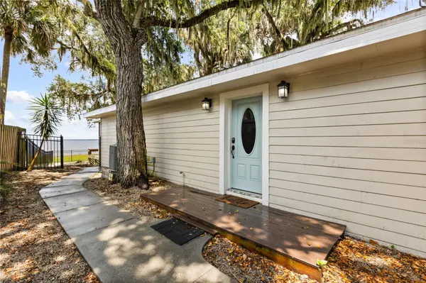 2462 FORT LANE RD, Geneva, FL 32732