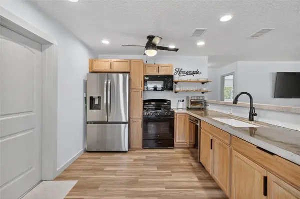 529 E GOTTSCHE AVE, Eustis, FL 32726