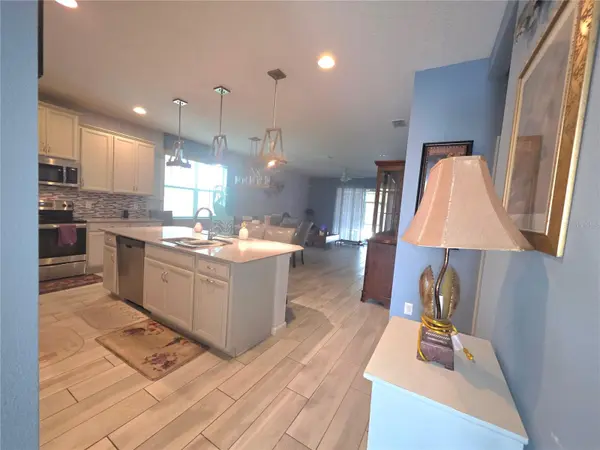 958 COMPASS LANDING DR, Orange City, FL 32763