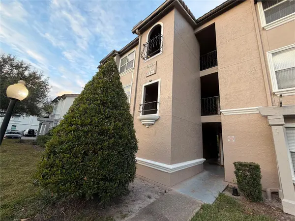 5128 CONROY RD #725, Orlando, FL 32811