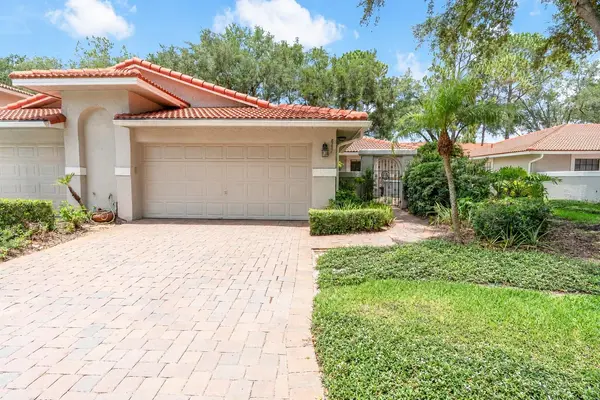 8237 BREEZE COVE LN, Orlando, FL 32819