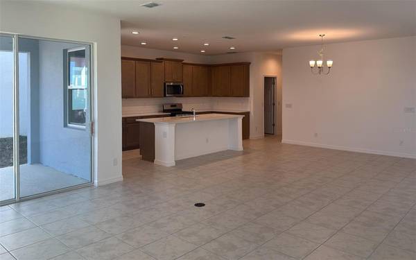 6863 SPANISH IMPERIAL ST, Howey In The Hills, FL 34737