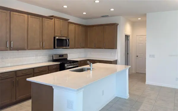 6863 SPANISH IMPERIAL ST, Howey In The Hills, FL 34737