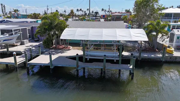 2650 COCO PLUM DR, Matlacha, FL 33993