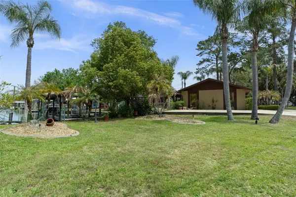239 SE PARADISE POINT RD, Crystal River, FL 34429