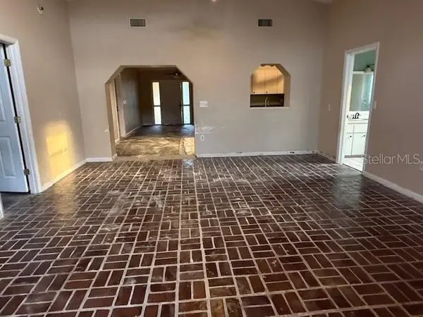 701 MADISON ST, Tavares, FL 32778