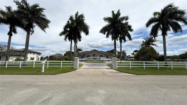 4810 SW 198 TER, Southwest Ranches, FL 33332