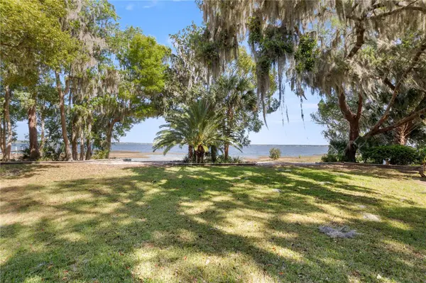 12621 SE SUNSET HARBOR RD, Weirsdale, FL 32195