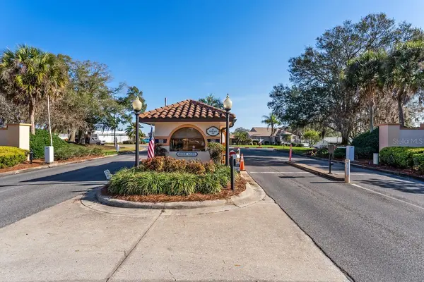 1116 W BOONE CT, Lady Lake, FL 32159