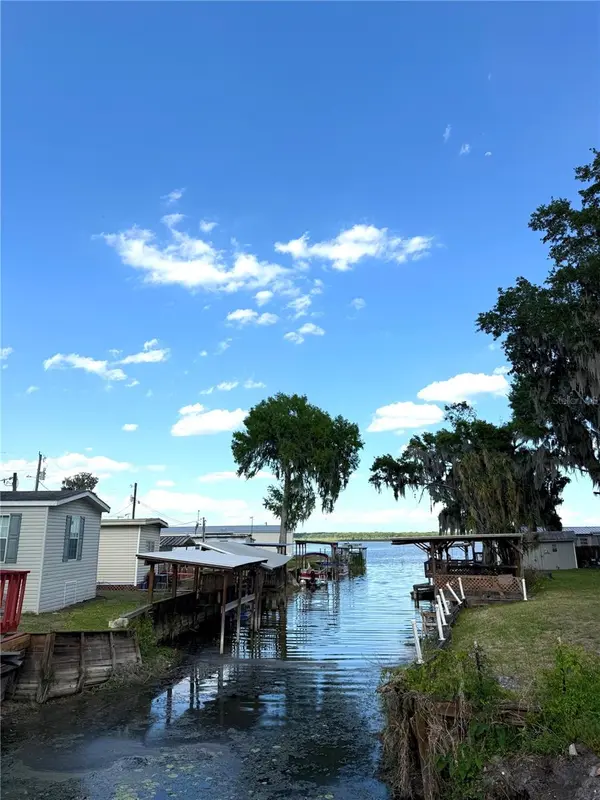 748 CR 477A, Lake Panasoffkee, FL 33538