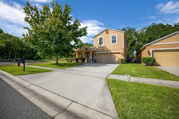 5128 GRASSY KNOLL DR, Tavares, FL 32778