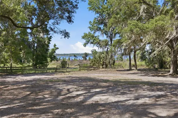 3980 SE 183RD AVENUE RD, Ocklawaha, FL 32179