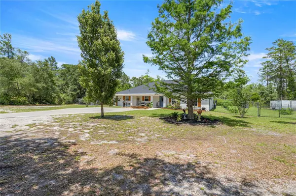 495 FISHER RD, Ocklawaha, FL 32179