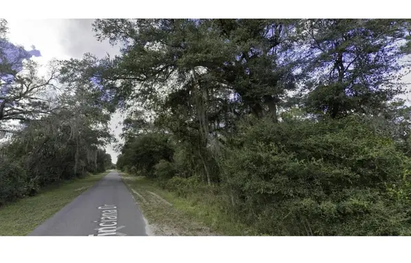 914 & 916 POINCIANA DR, Indian Lake Estates, FL 33855