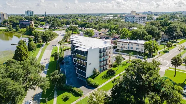 208 LAKE HOWARD DR NW #104, Winter Haven, FL 33880