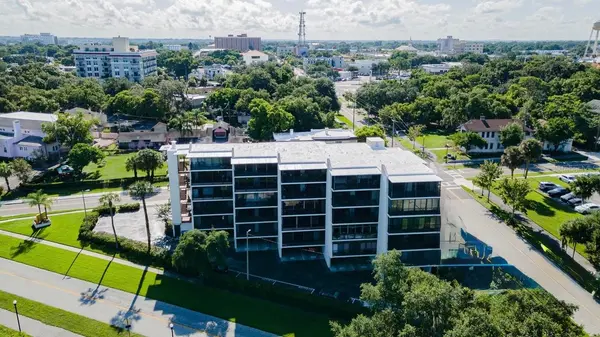 208 LAKE HOWARD DR NW #104, Winter Haven, FL 33880