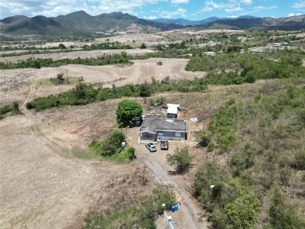 14 LOS LLANOS WARD, Coamo, PR 00769